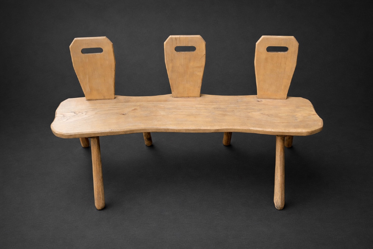 Banc à trois dossiers – Bois massif – Années 1950
