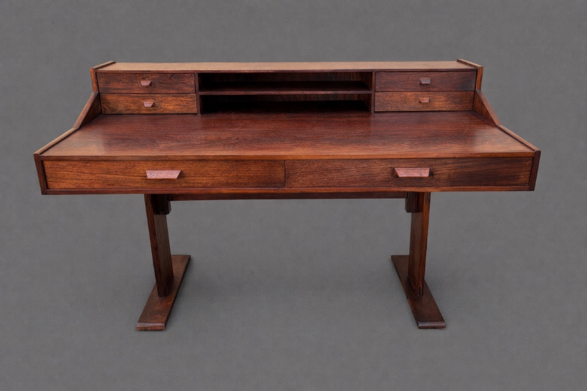 Bureau moderniste en palissandre dans le goût de Gianfranco Frattini – Années 1950