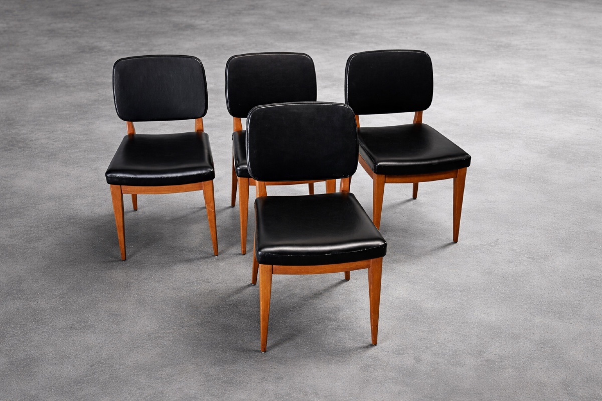 Set Of 4 Danish Chairs In Solid Wood And Black Vinyl – Scandinavian Design, 1960s