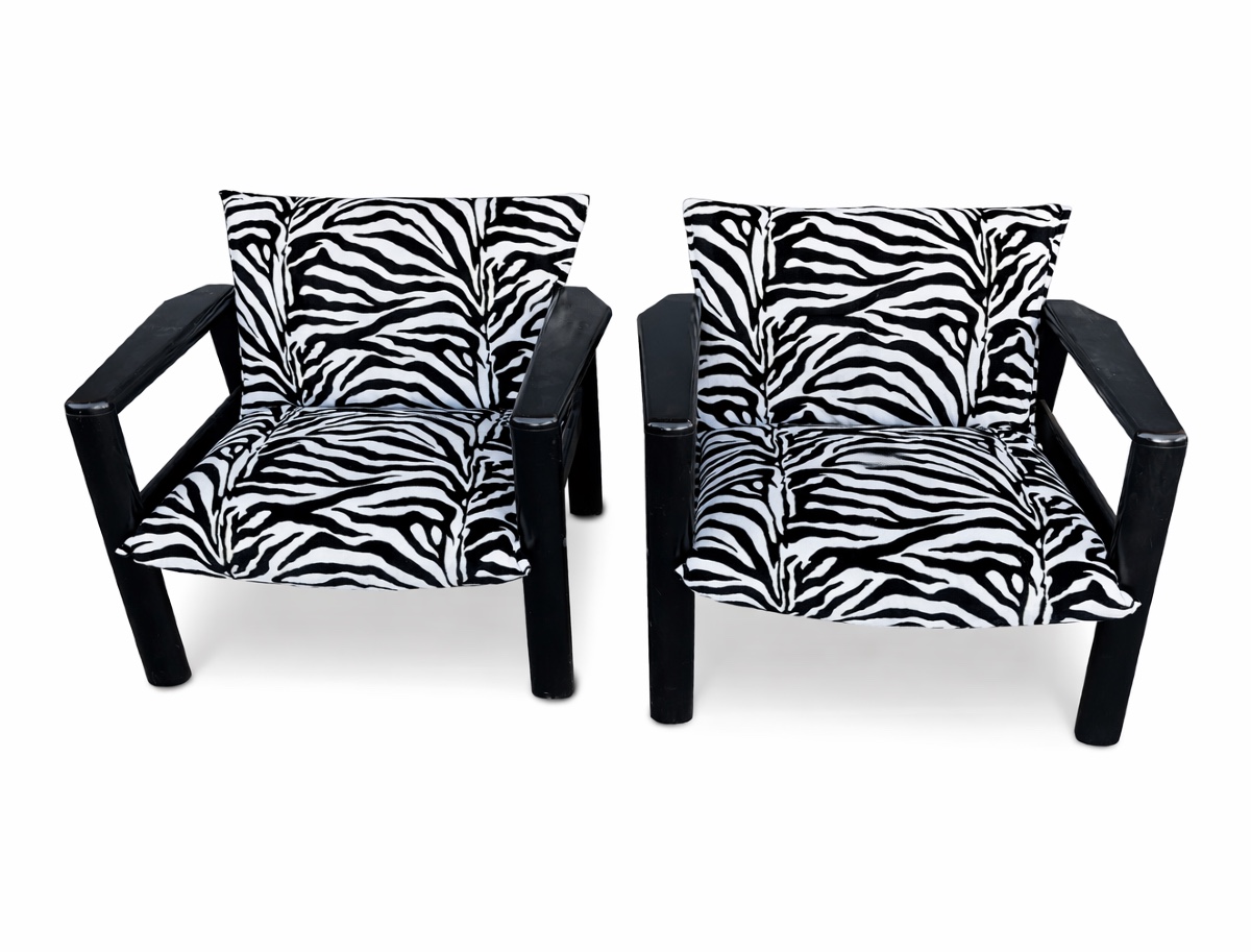 Paire de fauteuils lounge vintage, structure bois noir, tissu zèbre, circa 1980