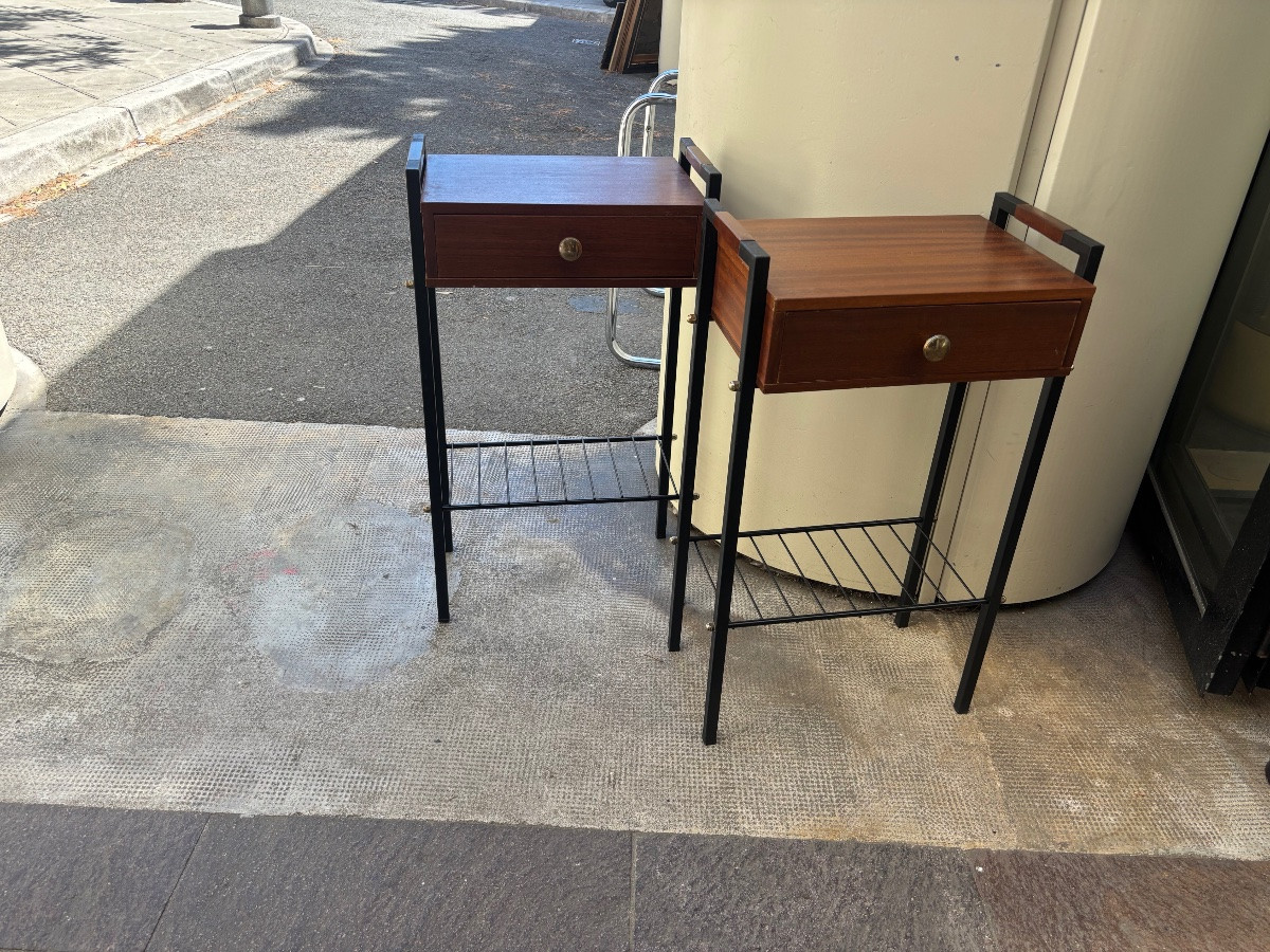 Paire de bouts de canapé / chevets modernistes – esprit Guariche – années 60-photo-2