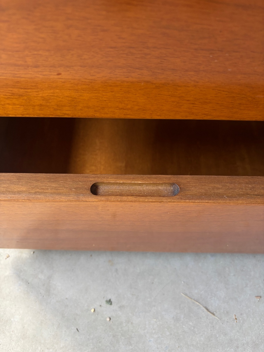 Vintage Low Sideboard In Walnut – 1970s Scandinavian-style Storage Cabinet – 3 Drawers-photo-1