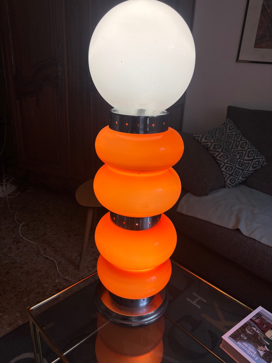 Lampe à poser vintage sculpturale en verre opalin orange et métal-photo-4
