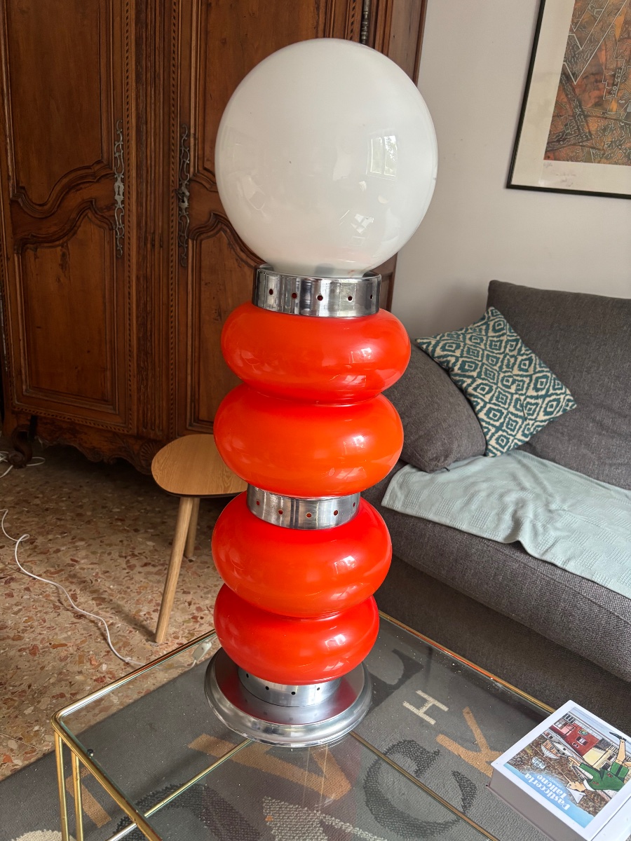 Lampe à poser vintage sculpturale en verre opalin orange et métal-photo-4