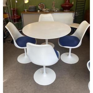 E.saarinen Round Table And 4 Chairs Set 