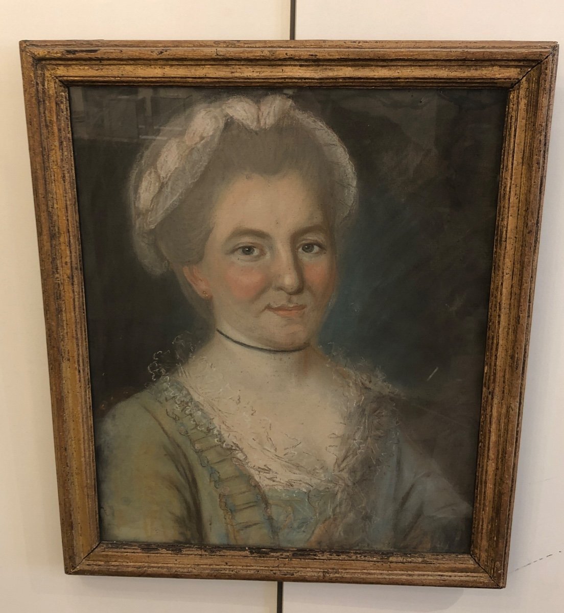 Portrait De Femme Au Pastel