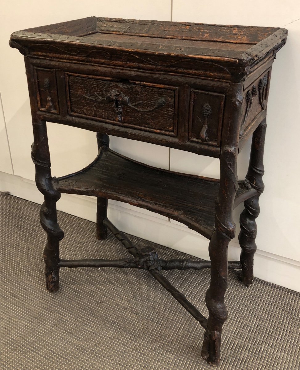 Chevet Constitué De Sarments Et De Morceaux De Bois 