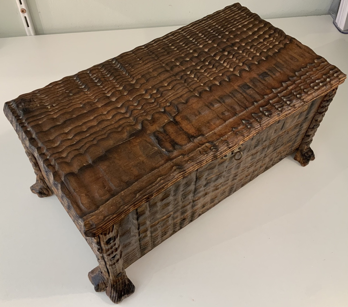Coffre en bois rustique