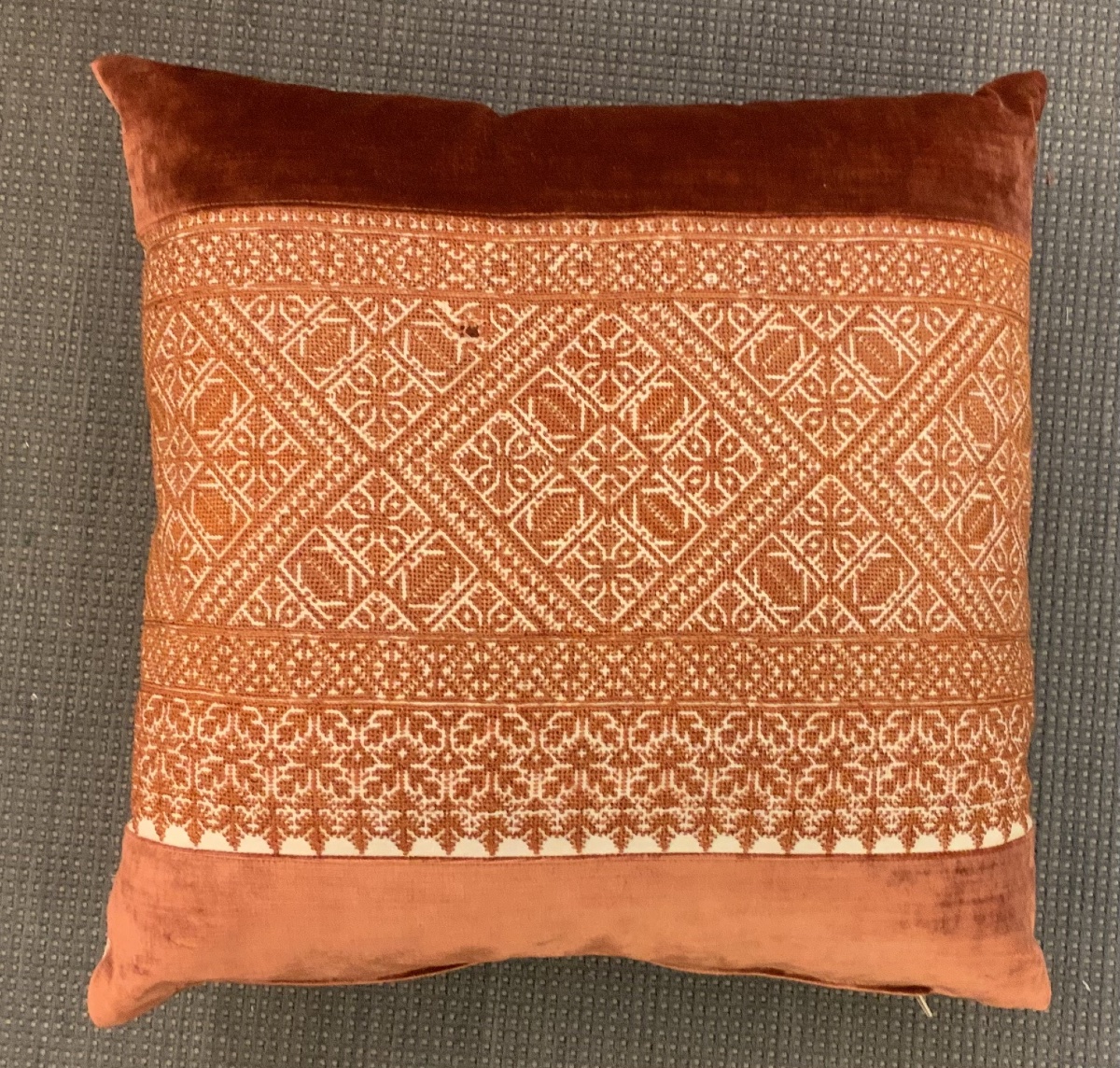 Coussin déco avec broderie de Fès