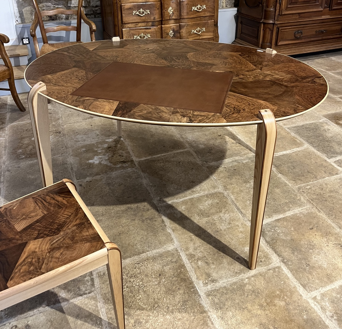 Bureau plat ovale 