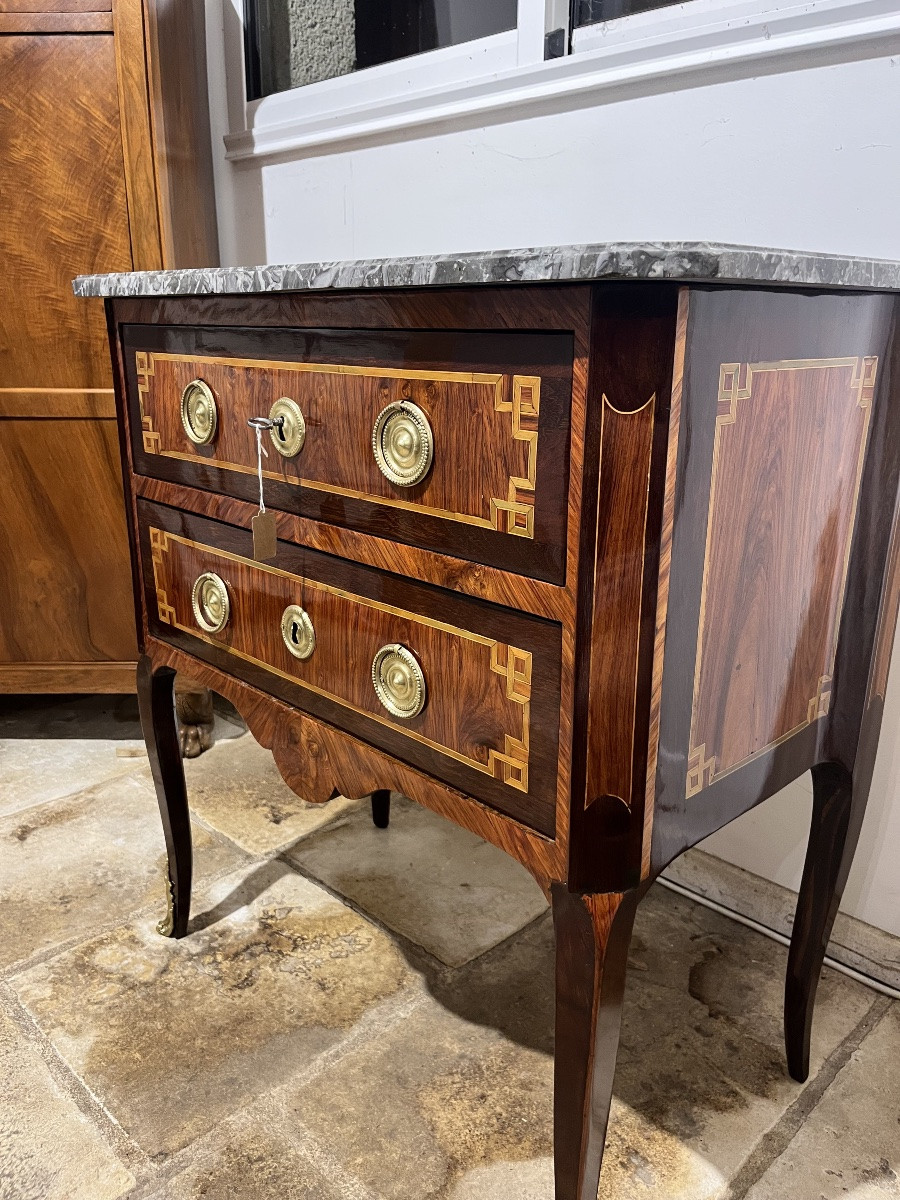 Petite commode sauteuse époque Transition estampillée Fromageau jme-photo-2