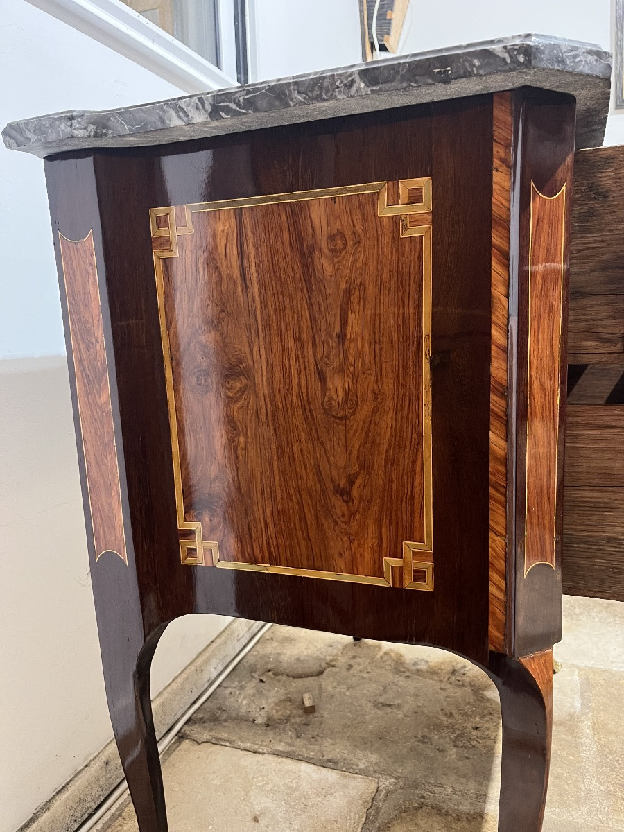 Petite commode sauteuse époque Transition estampillée Fromageau jme-photo-1