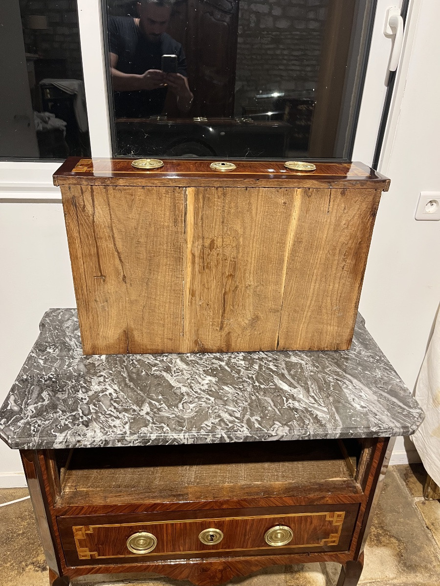 Petite commode sauteuse époque Transition estampillée Fromageau jme-photo-6