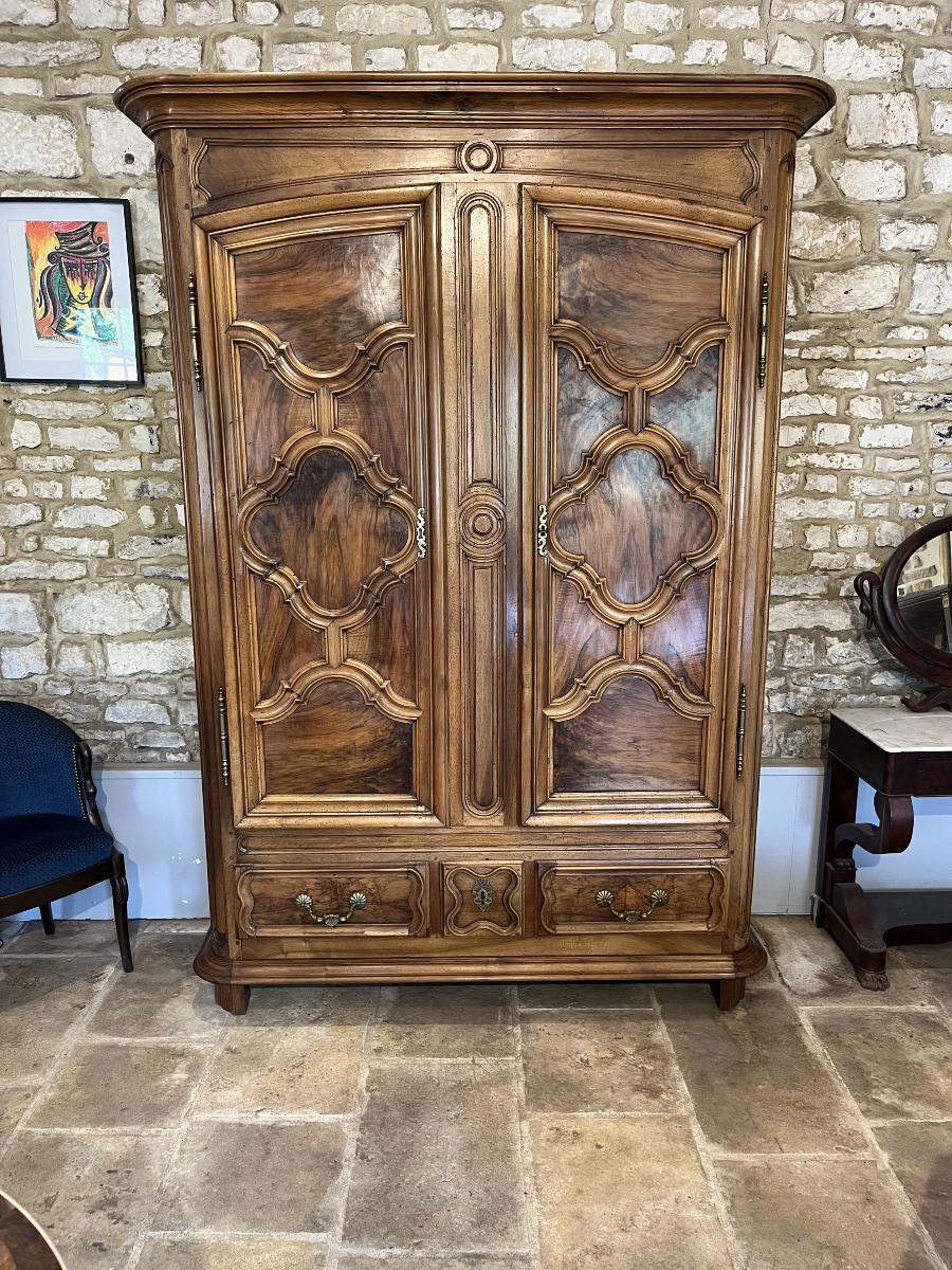 Armoire pantalonnière Louis XIV en noyer région lyonnaise 