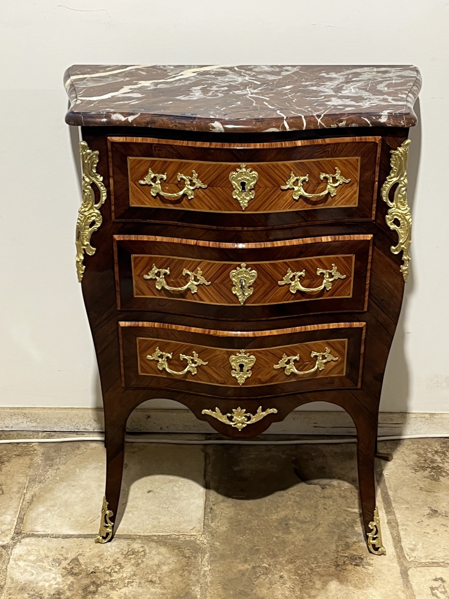 Louis XV Jumping Chest Of Drawers 