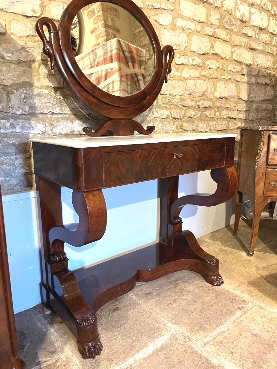Coiffeuse XIXeme en acajou aux cygnes 