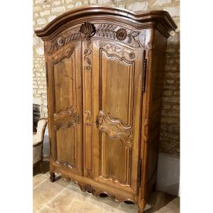 18th Century Provençal Wardrobe In Blond Walnut 