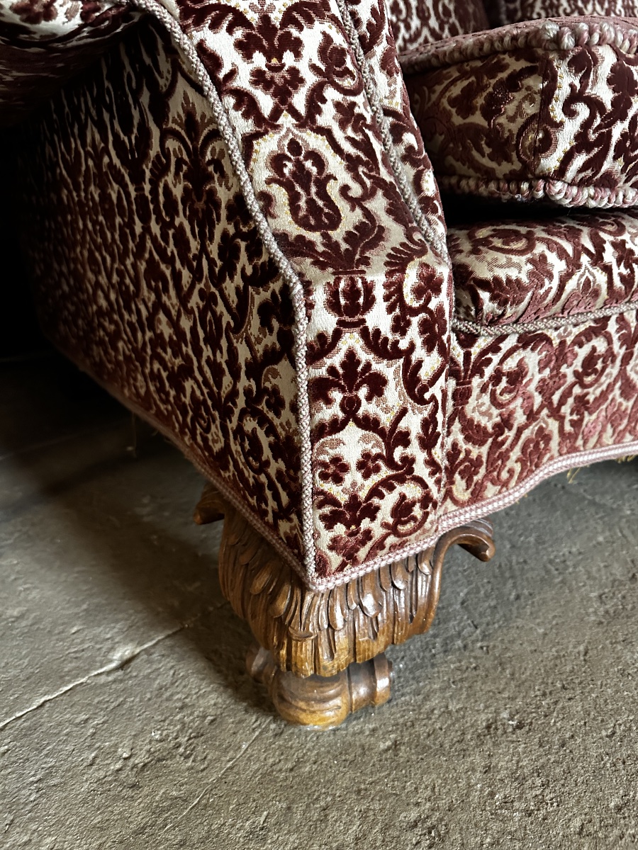 Canapé de style Louis XV en velours façonné cramoisi — fin XIXe / début XXe siècle-photo-1