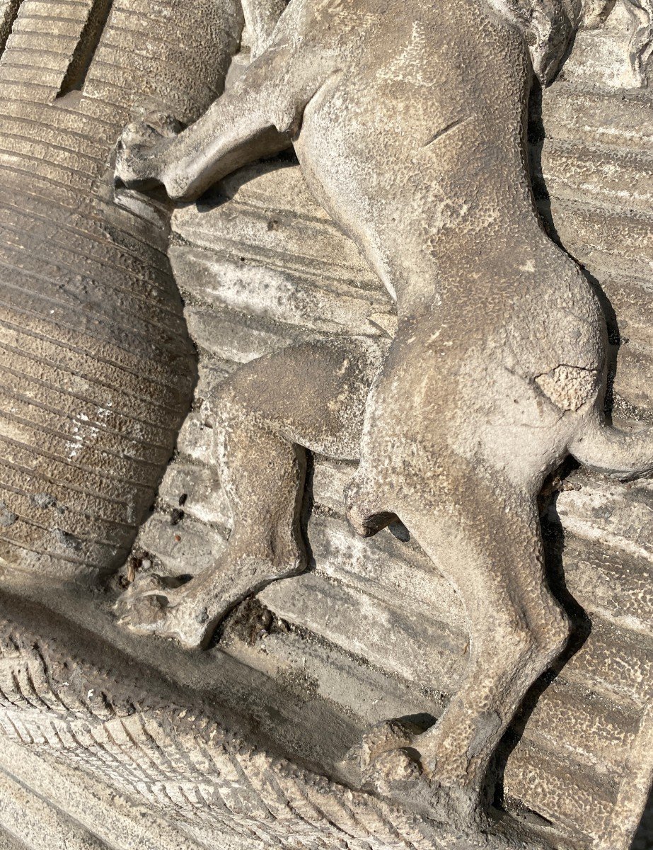 Carved Stone Castle Coat Of Arms-photo-1