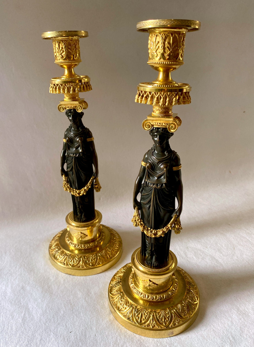 Attributed To Thomire Pair Of Candlesticks With Vestal Virgins In Gilt Bronze-photo-2