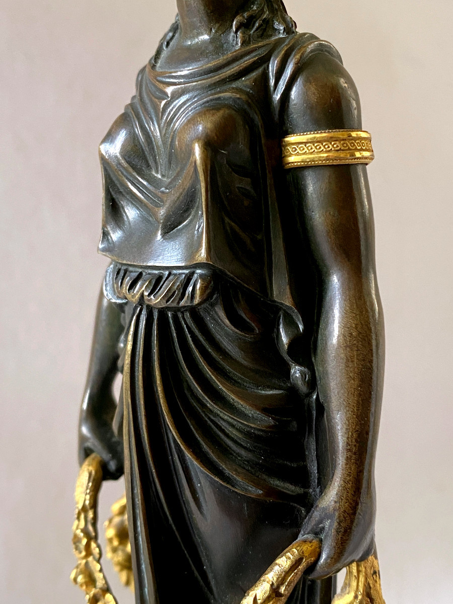 Attributed To Thomire Pair Of Candlesticks With Vestal Virgins In Gilt Bronze-photo-3