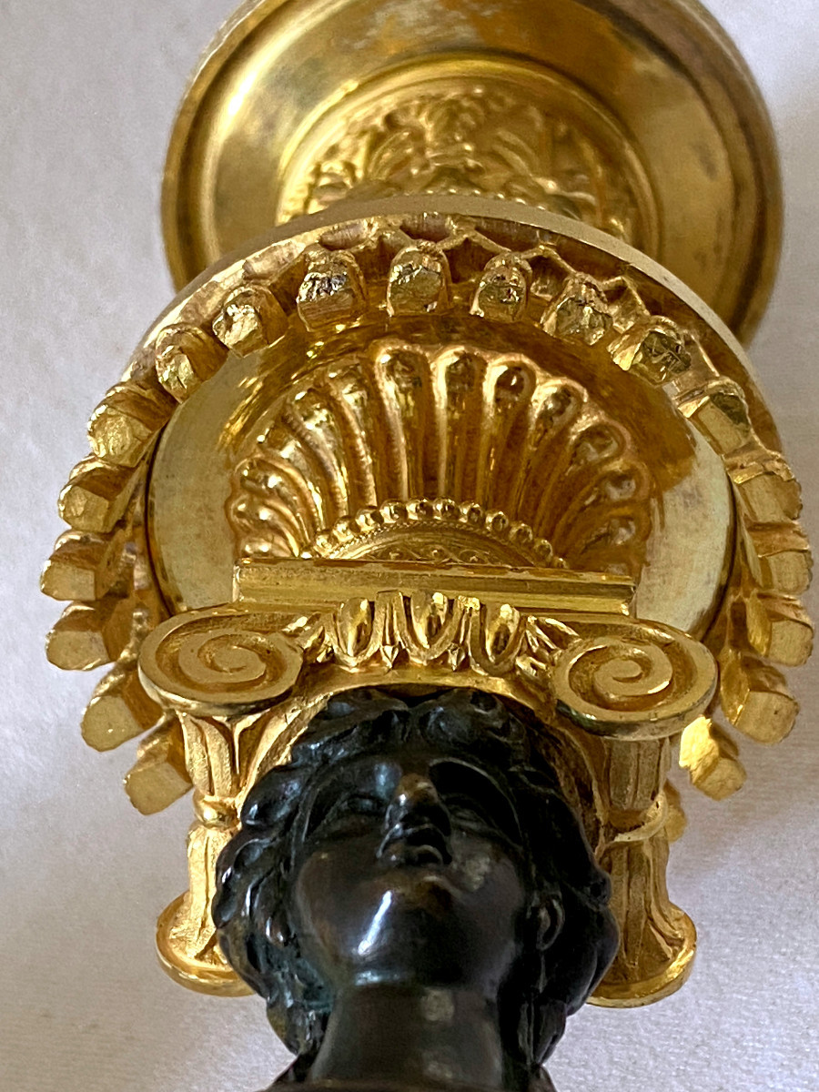 Attributed To Thomire Pair Of Candlesticks With Vestal Virgins In Gilt Bronze-photo-7