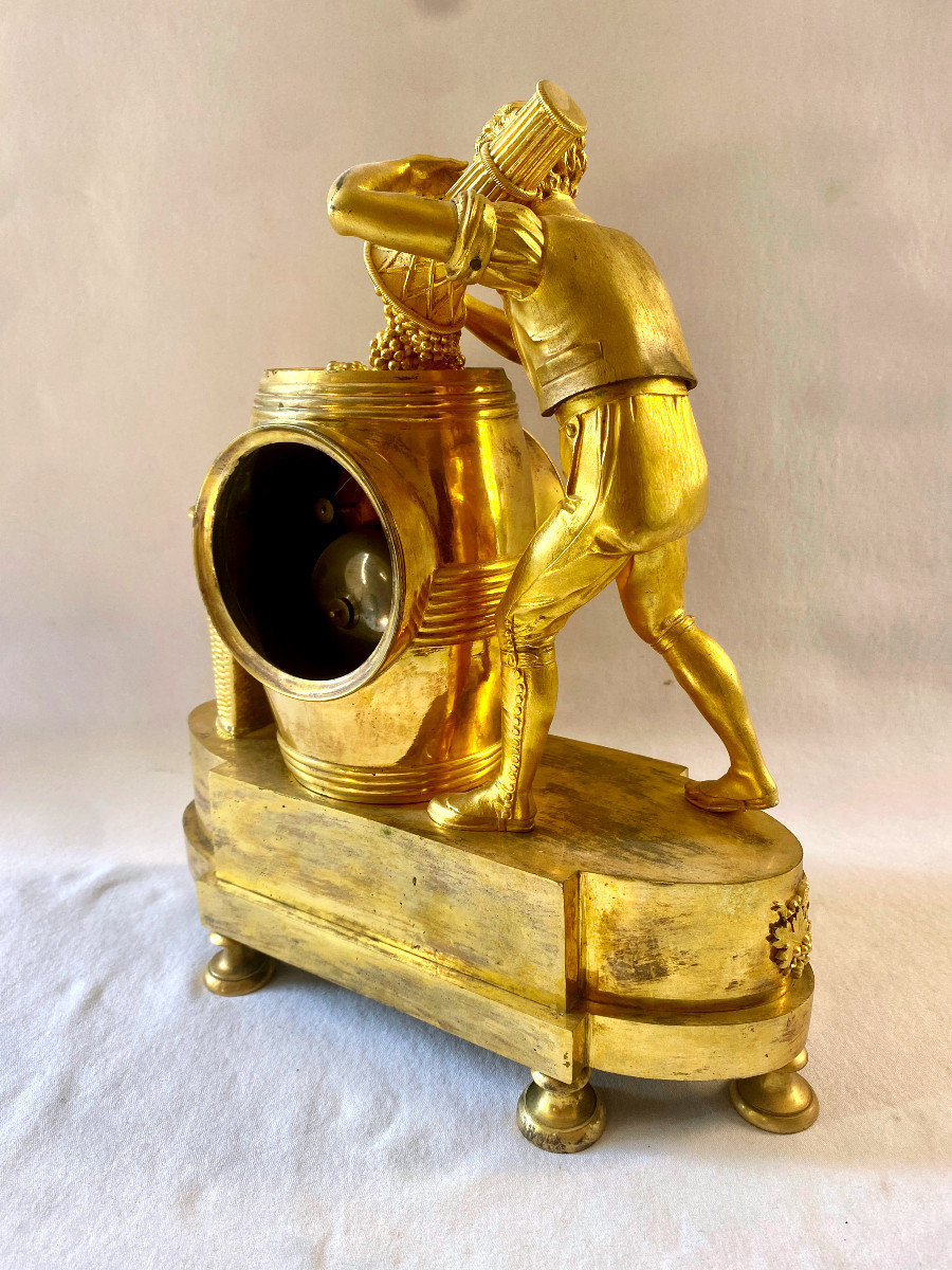 The Winemaker Empire Pendulum In Gilded Bronze-photo-5