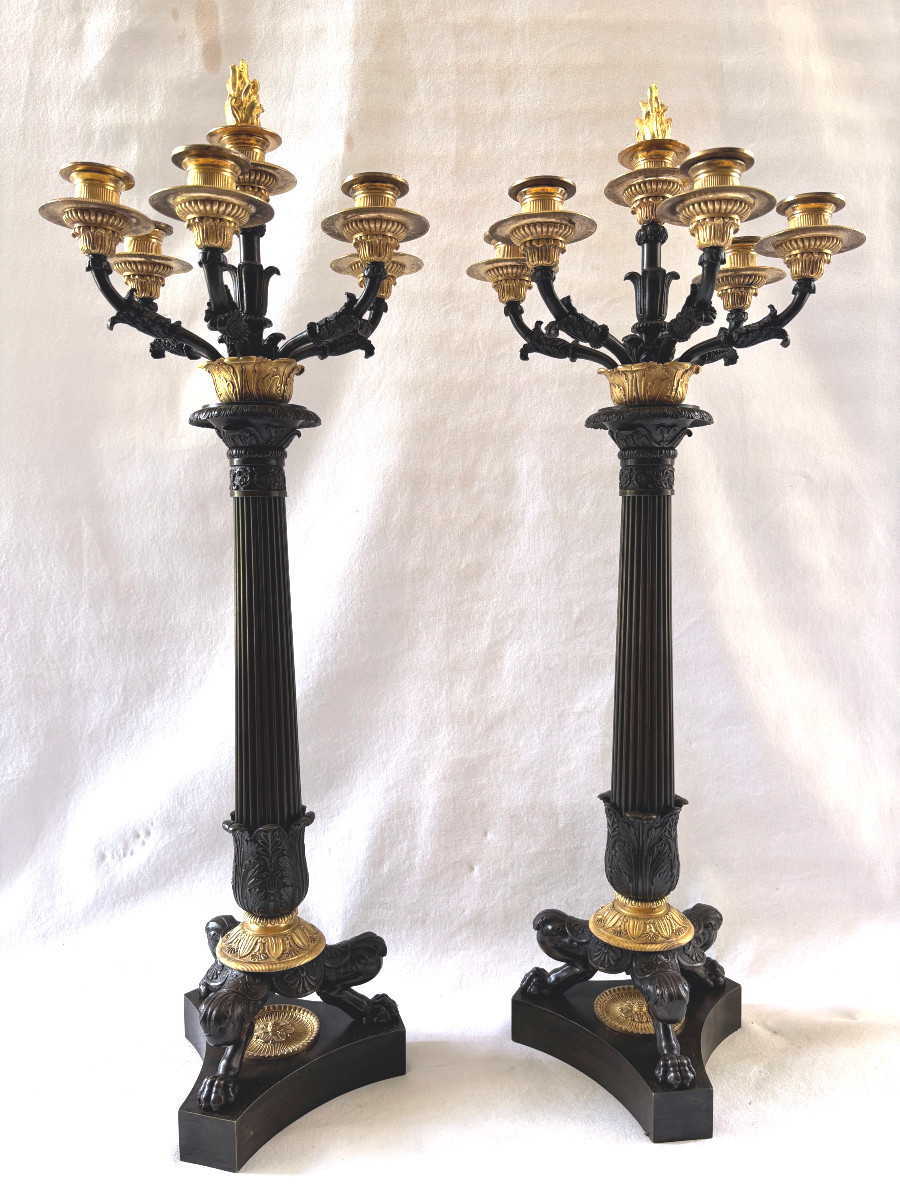 Paire de grands candélabres Empire en bronze doré et patiné