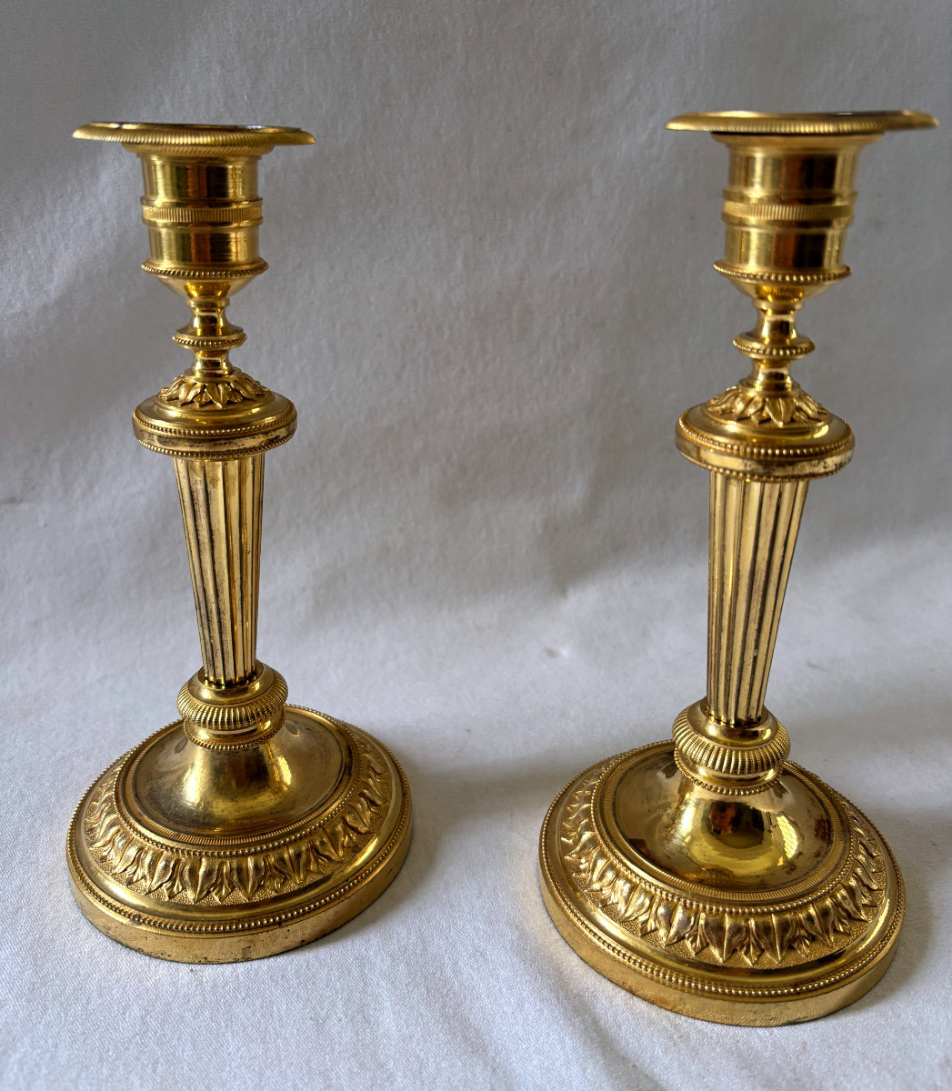 Paire de Bougeoirs d'époque Directoire en bronze doré