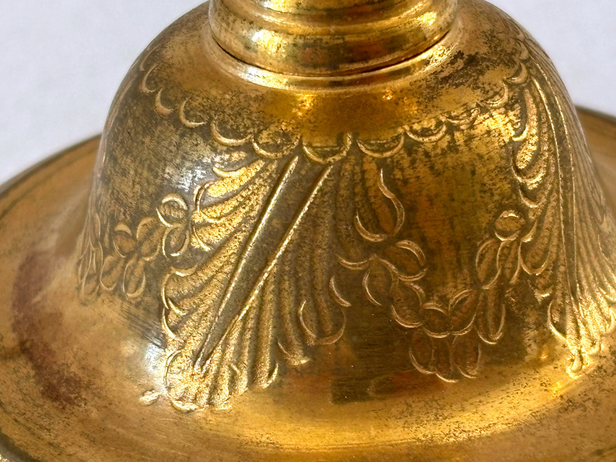 Paire de bougeoirs de toilette époque Louis XVI en bronze doré-photo-2