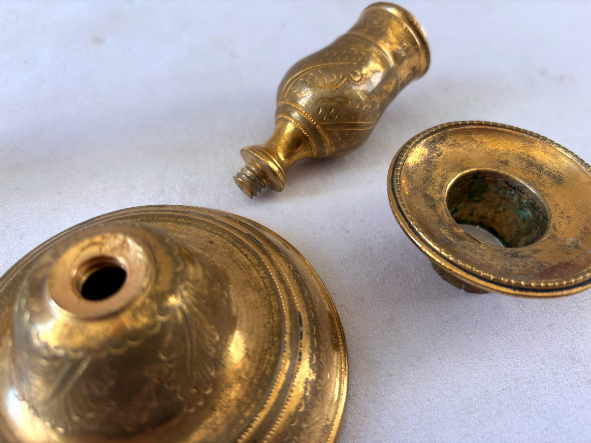 Paire de bougeoirs de toilette époque Louis XVI en bronze doré-photo-6