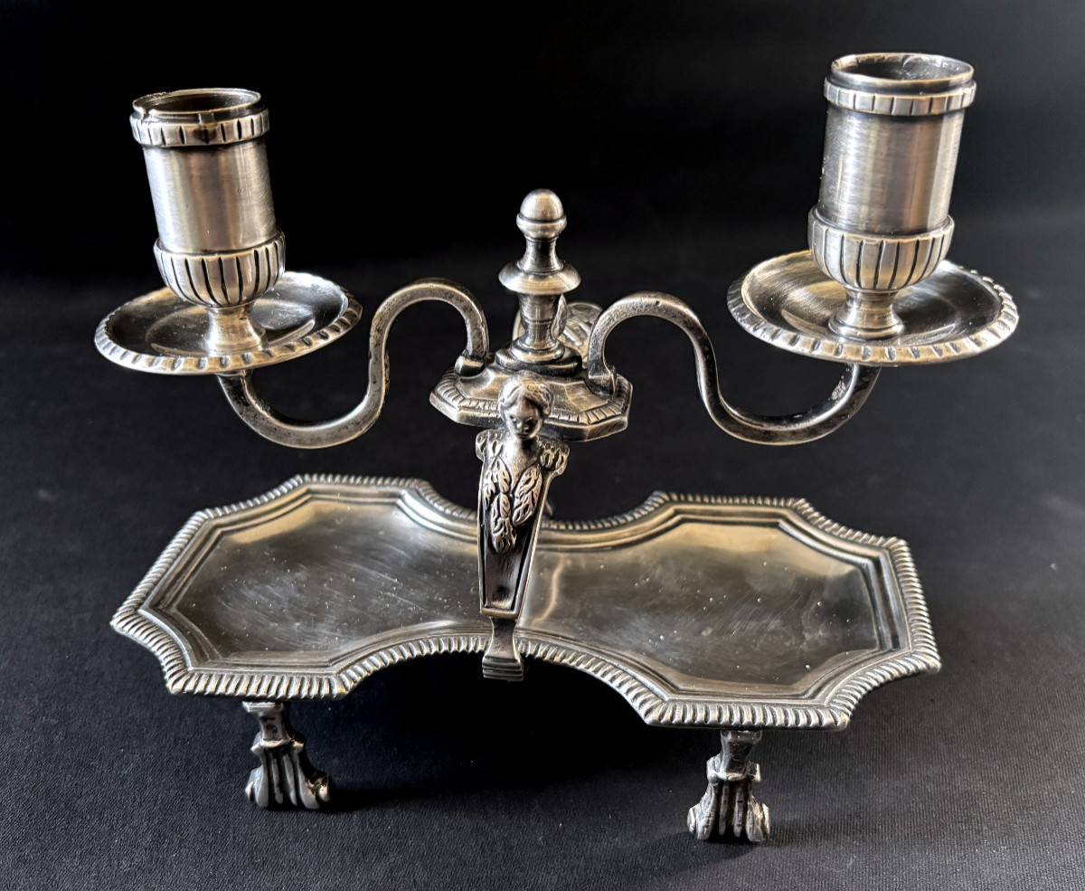 Bougeoir à main époque régence en bronze argenté