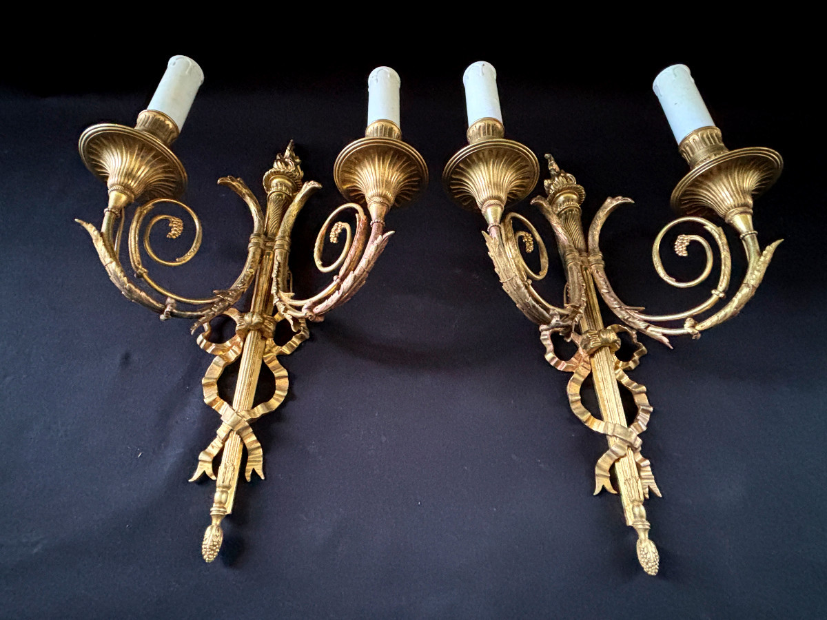 Pair Of Louis XVI Style Wall Sconces In Gilt Bronze-photo-3