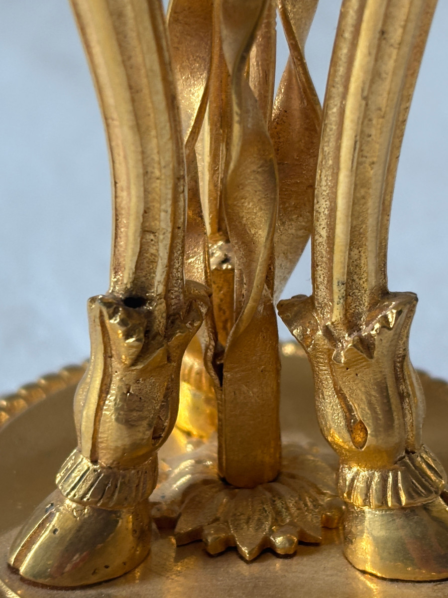 Paire de bougeoirs Directoire en bronze doré-photo-1