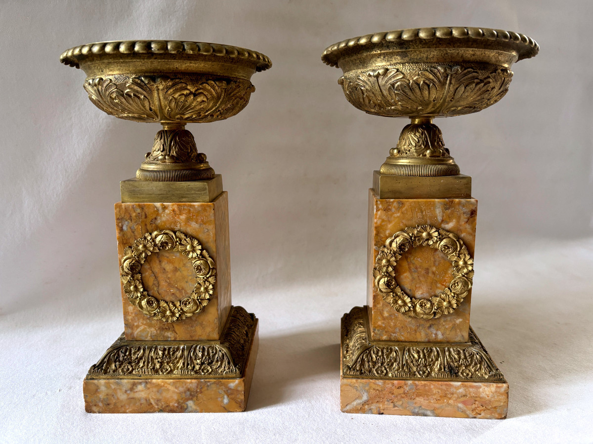 Paire de Grandes Cassolettes en Bronze et Marbre de Sienne