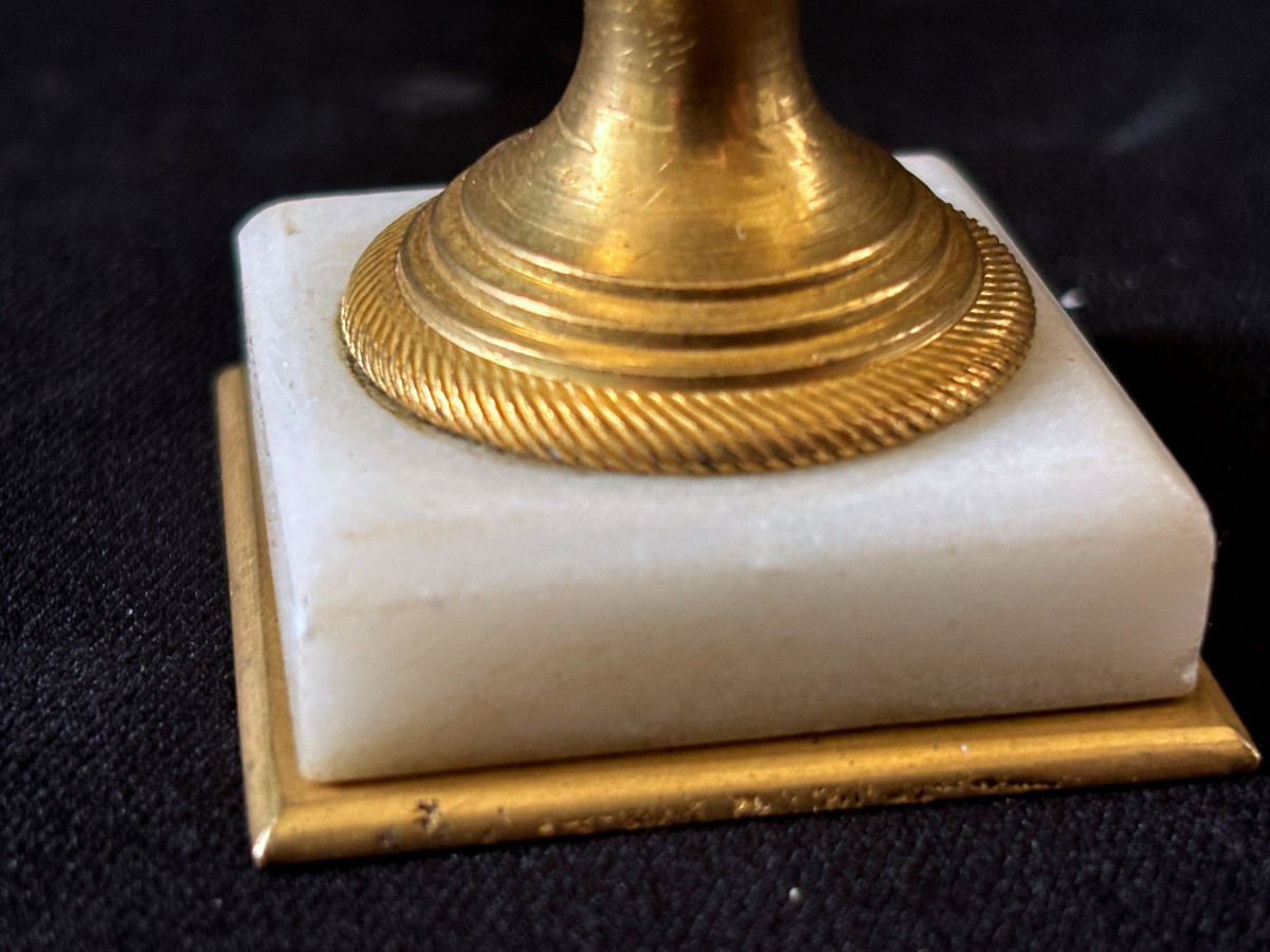 Grand Tour Paire de Vases Italiens formant Bougeoirs en Marbre et Bronze Doré-photo-5