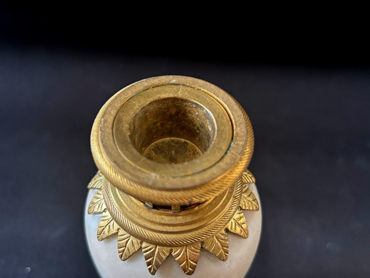 Grand Tour Paire de Vases Italiens formant Bougeoirs en Marbre et Bronze Doré-photo-6