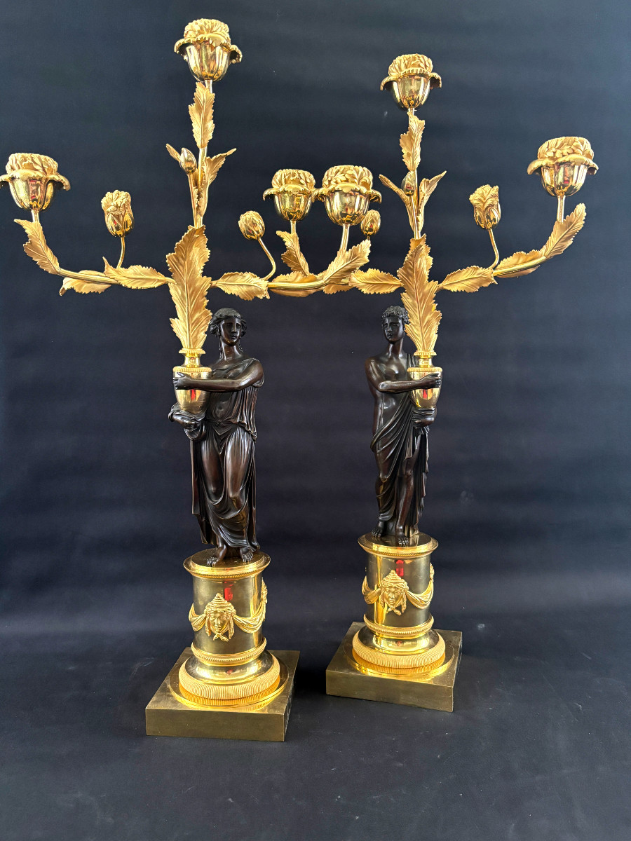 Grande Paire de Candélabres à l'antique en Bronze Doré et Patiné -photo-2