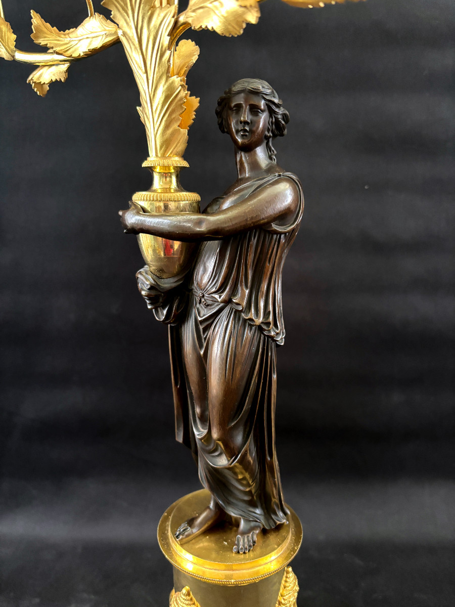 Grande Paire de Candélabres à l'antique en Bronze Doré et Patiné -photo-1