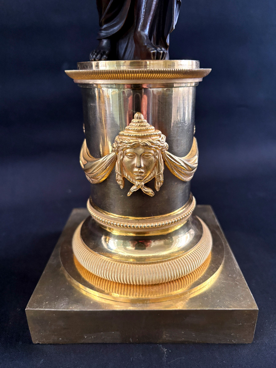 Grande Paire de Candélabres à l'antique en Bronze Doré et Patiné -photo-2