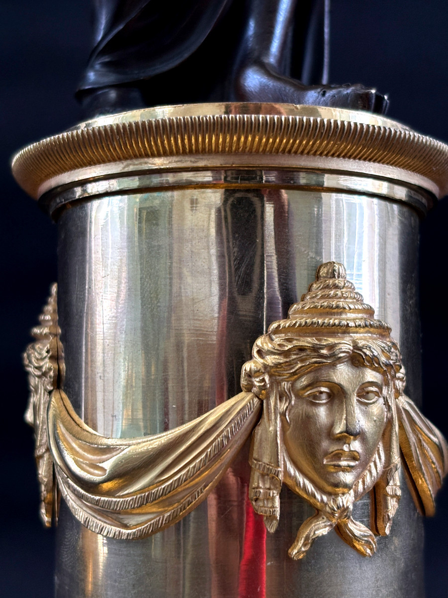 Grande Paire de Candélabres à l'antique en Bronze Doré et Patiné -photo-6