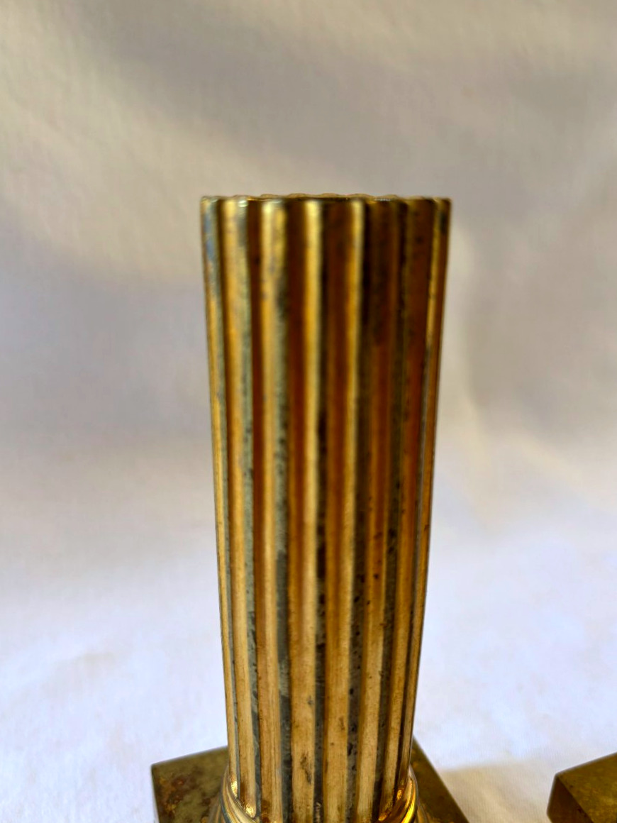 Paire de bougeoirs financier Louis XVI en bronze doré-photo-4