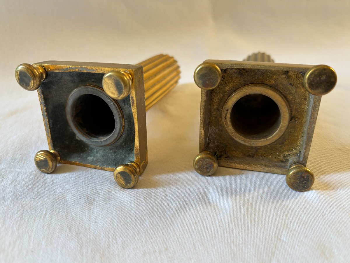 Paire de bougeoirs financier Louis XVI en bronze doré-photo-1