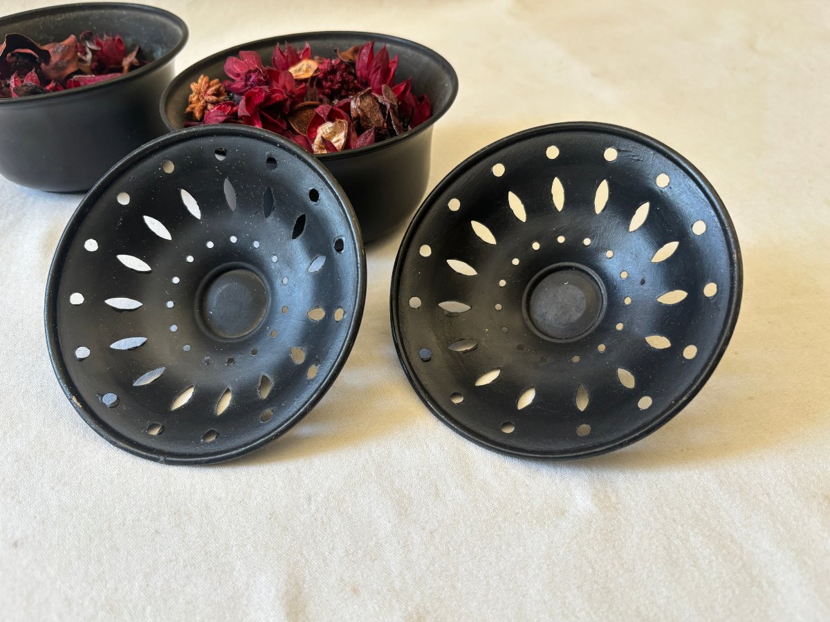 Pair Of Painted Tin Potpourri Jars-photo-4