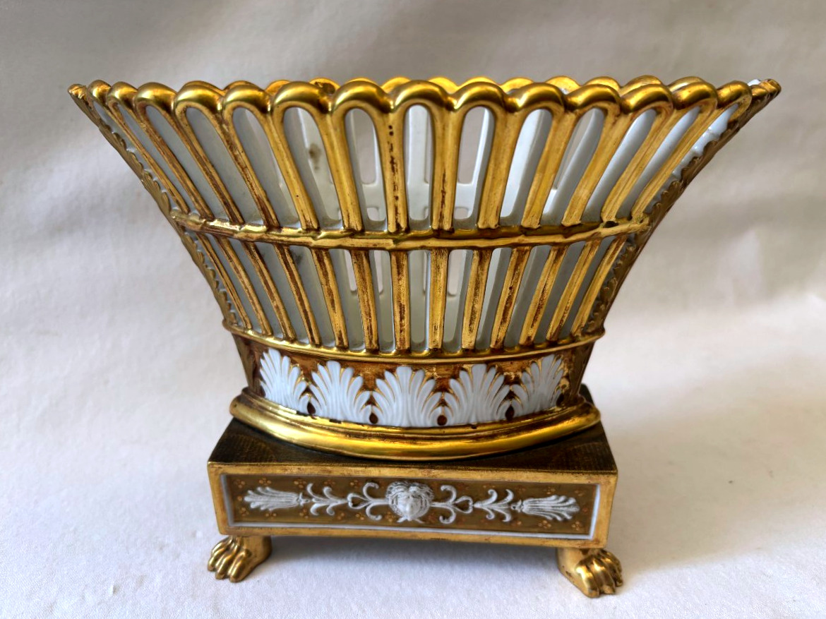 Coupe corbeille Empire en porcelaine ajourée
