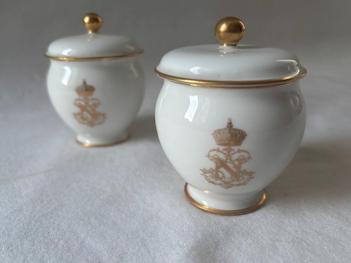 Paire de pots à crème en porcelaine de Sèvres -photo-2