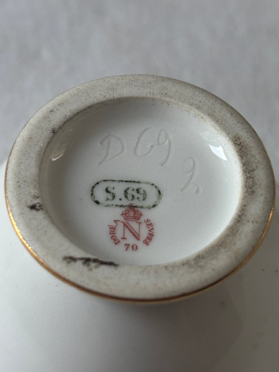 Paire de pots à crème en porcelaine de Sèvres -photo-4