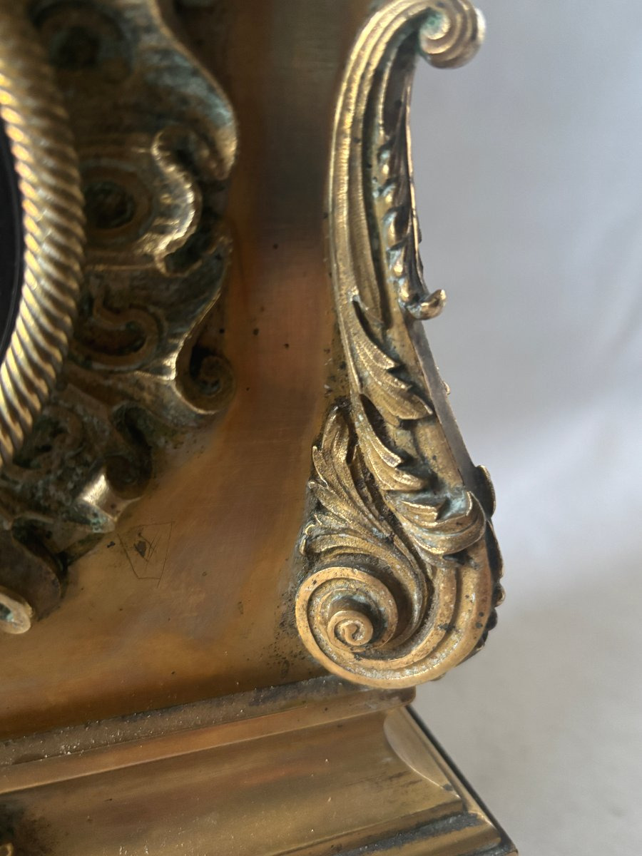 Pendule en bronze doré époque romantique-photo-1