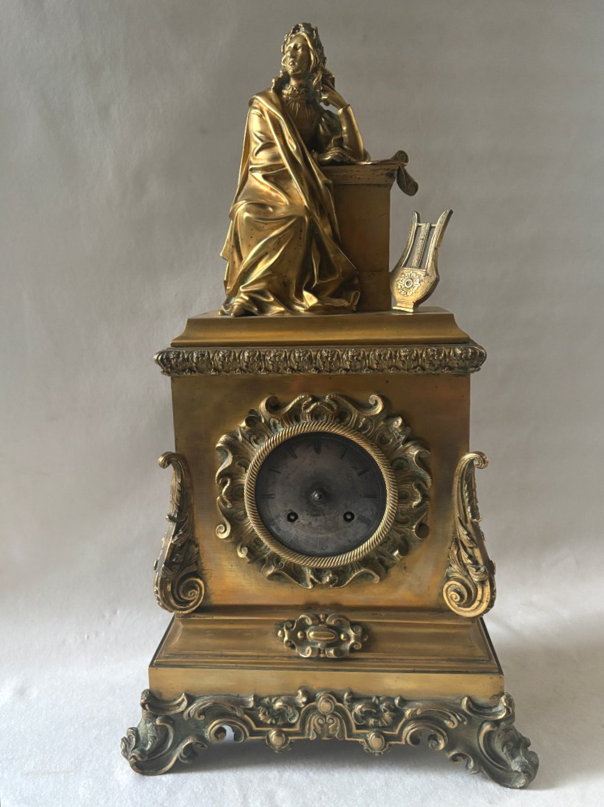 Pendule en bronze doré époque romantique