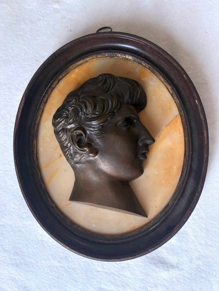 Médaillon profil d'un Dandy en bronze patiné-photo-2